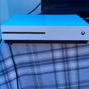 Xbox 1s +3 controllers